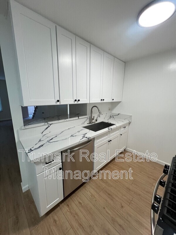 Foto del edificio - 2719 Montrose Ave