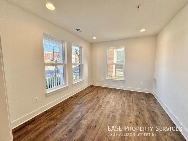 Foto del edificio - 1207 Allison St NE