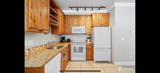 Building Photo - 23772 Crescent Bay Dr NW