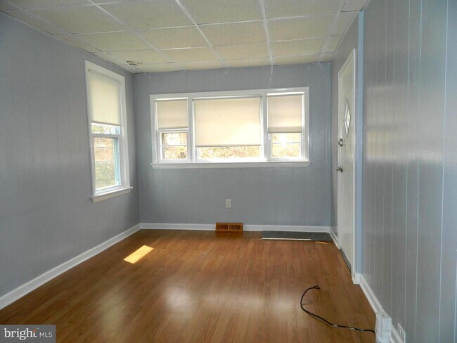 Building Photo - 317 S Lowell Ave