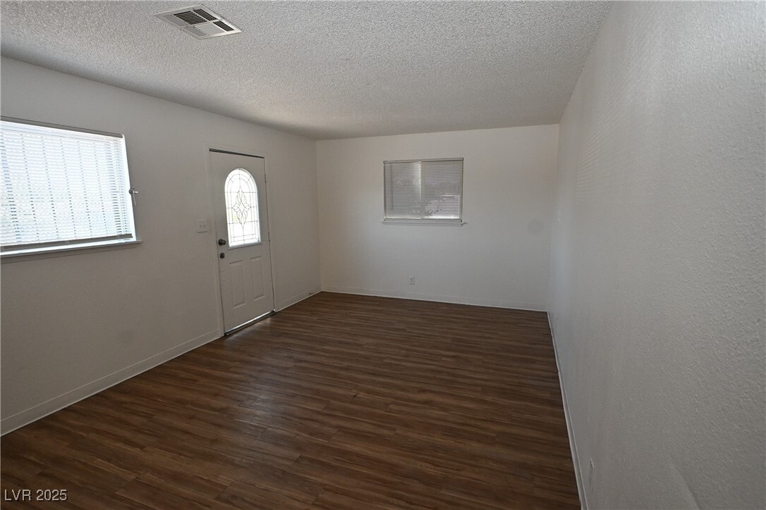 Primary Photo - 2301 Stewart Ave