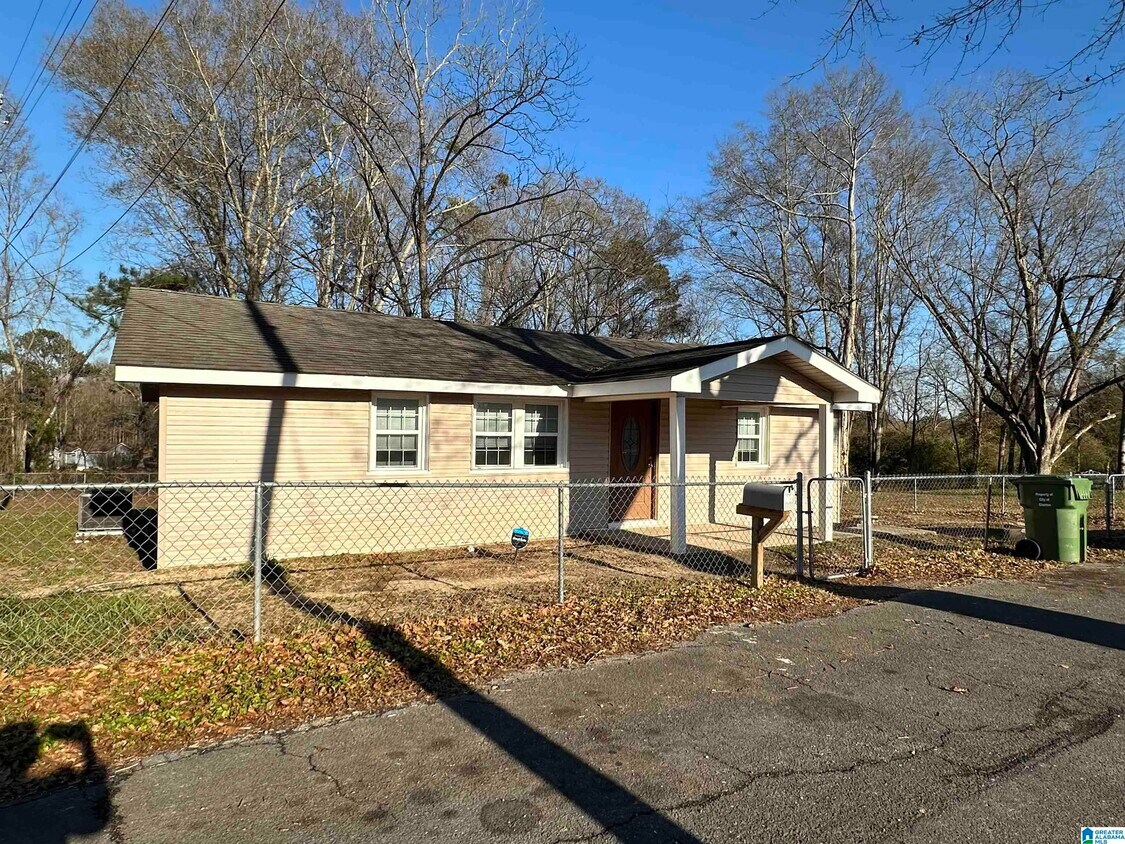 Primary Photo - 102 Tyus Cir
