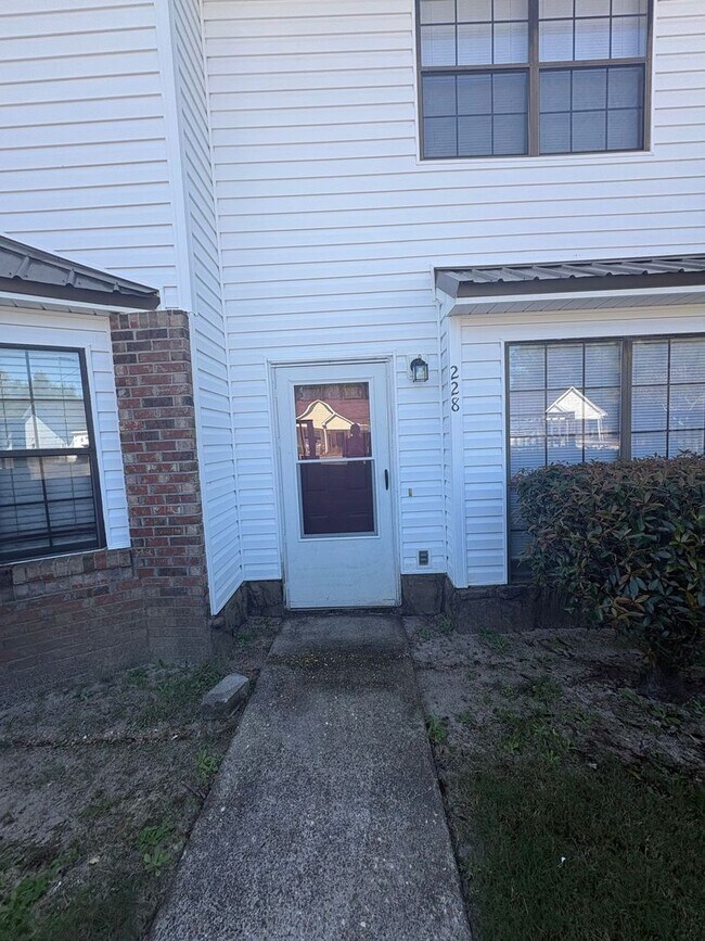 Foto del edificio - Daleville!   Close to the FT.  Rucker Gate!!!    LVP DOWNSTAIRS