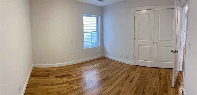 Foto del edificio - 127-129 Brookdale Ave