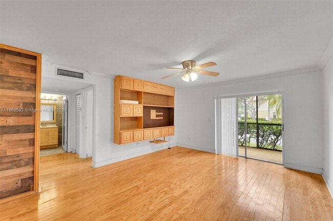 Building Photo - 1265 SW 46th Ave