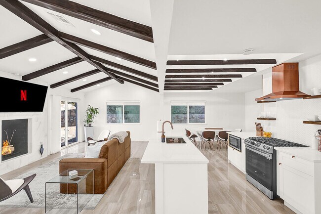 Building Photo - 7313 Cerro Negro Dr