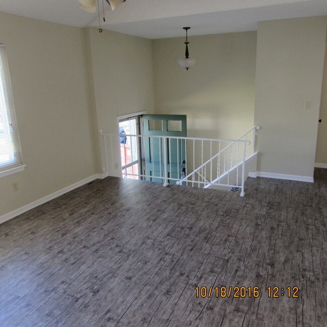 Building Photo - New listing