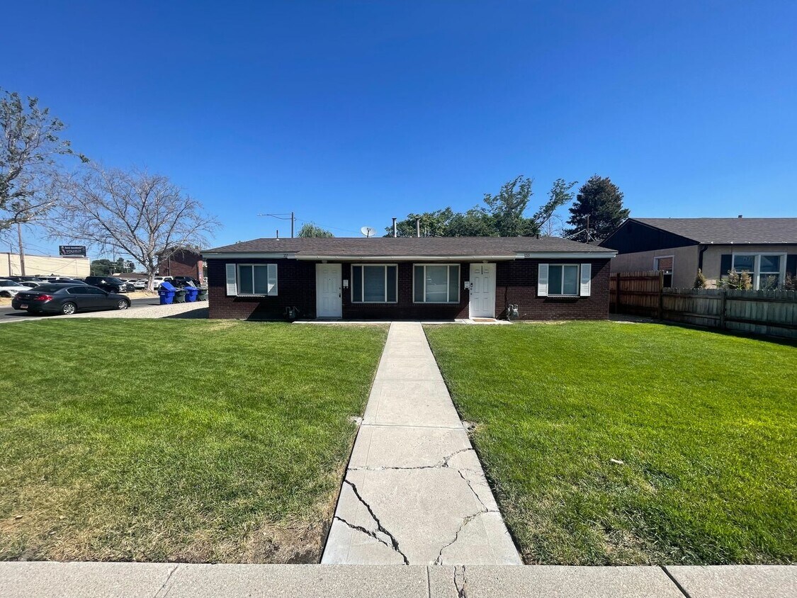 Primary Photo - Claybourne Duplex