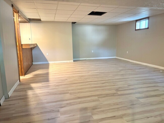 Foto del edificio - 1708 Deer Run Dr