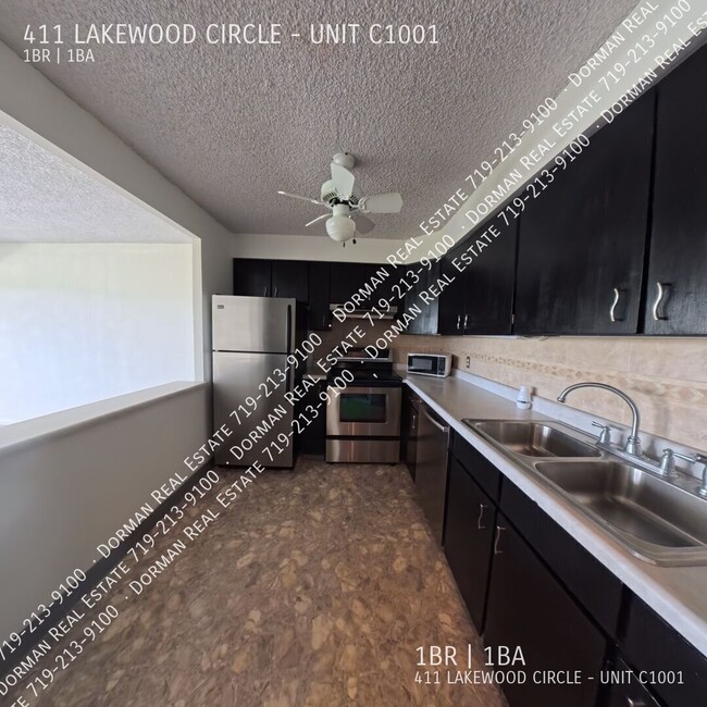 Building Photo - 411 Lakewood Cir