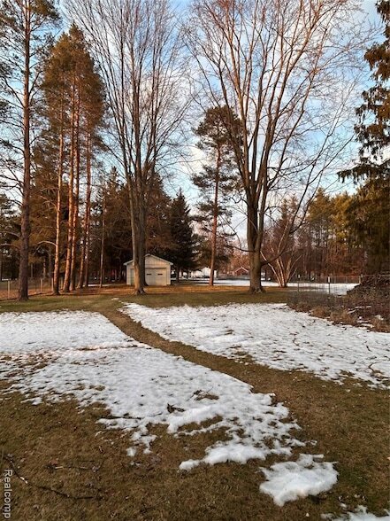 Building Photo - 1136 W Rowland St