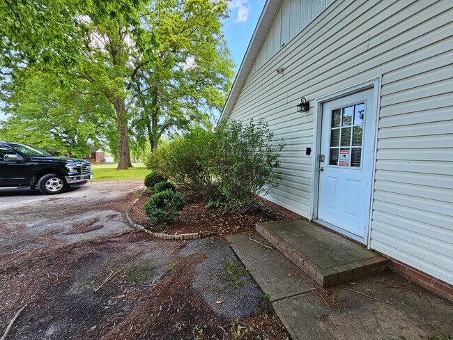 1125 Side - 1123 2nd St