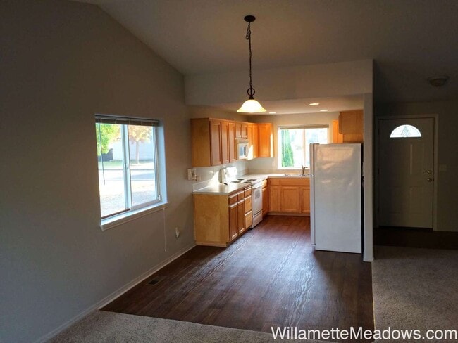 Building Photo - Amazing 3 Bedrooms, 2 Bathrooms, in North ...