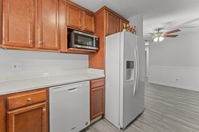 Building Photo - Charming 3-bedroom House