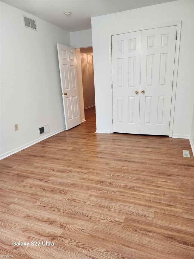Building Photo - 3 br, 2.5 bath Townhome - 1585 Pinewind Drive