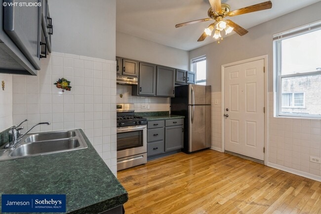 Foto del edificio - 3818 W Ainslie St