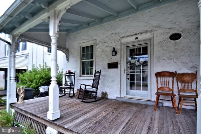 Building Photo - 19 E Germantown Pike