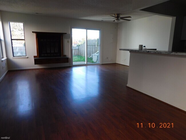 Foto del edificio - 4 br, 2.5 bath Townhome - 308 Elderwood Ct