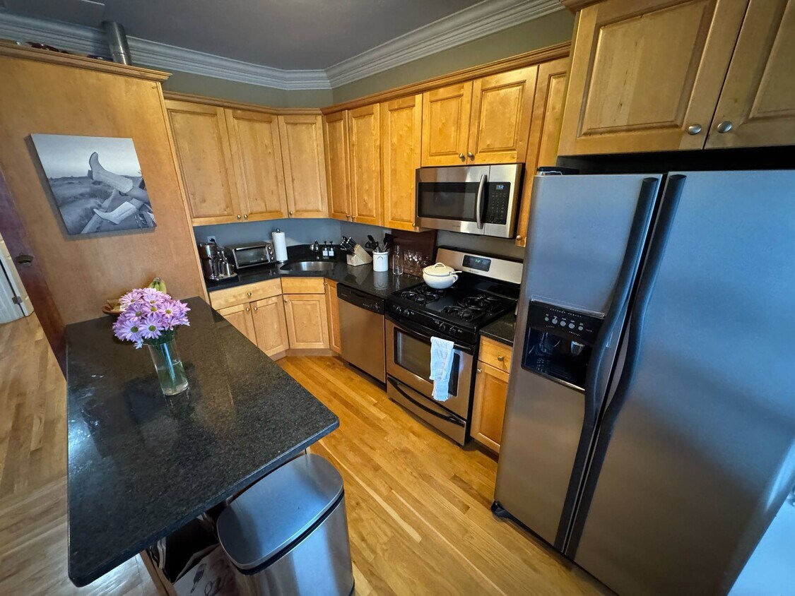 Foto principal - 132 W 8th St