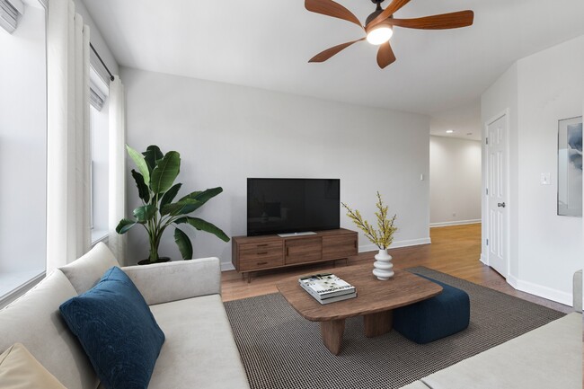 Building Photo - Stunning Rehabbed 2 Bed 2Bath in the Lincoln Square area