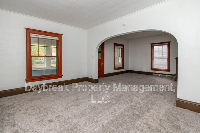 Building Photo - 1116 7th St N