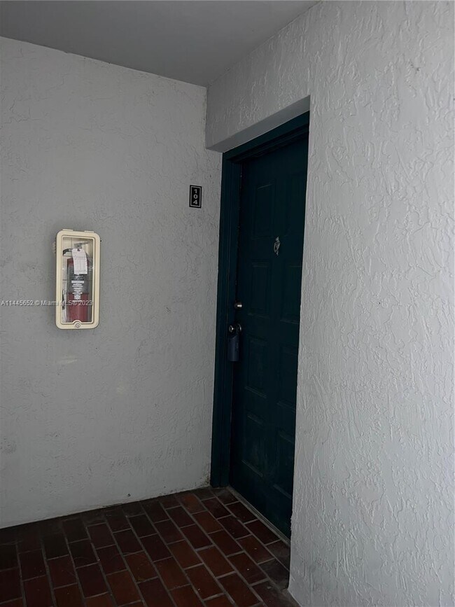 Foto del edificio - 7235 NW 179th St