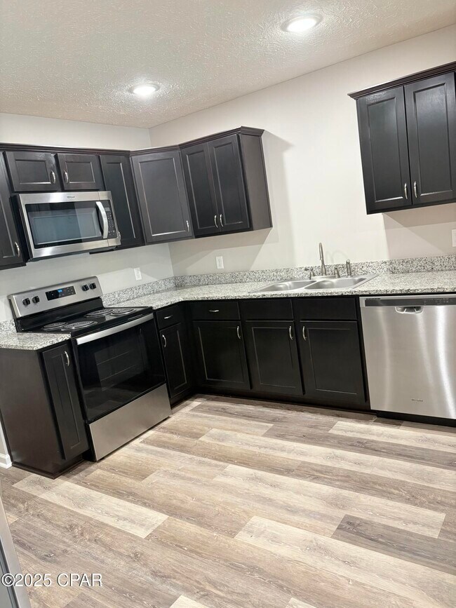 Foto del edificio - 810 E 25th St