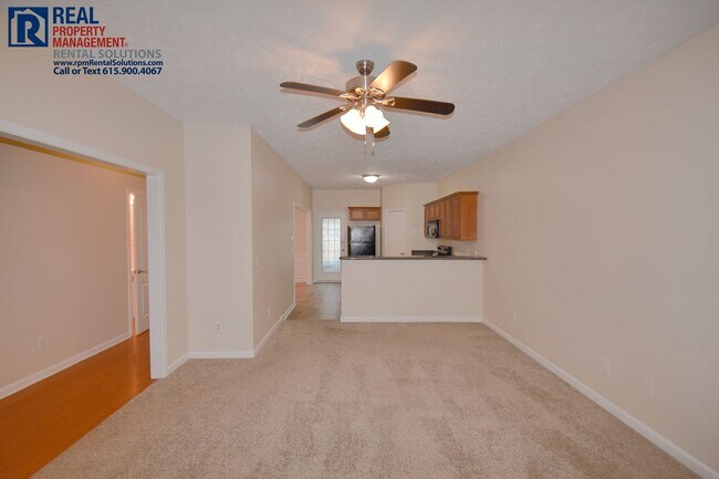 Foto del edificio - Beautiful 2BR/2.5 BA M'boro end unit townhome!