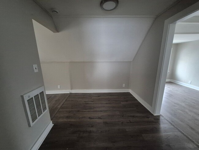 Foto del edificio - 512 S Washington St