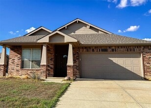 Building Photo - 1617 Totem Pole Way