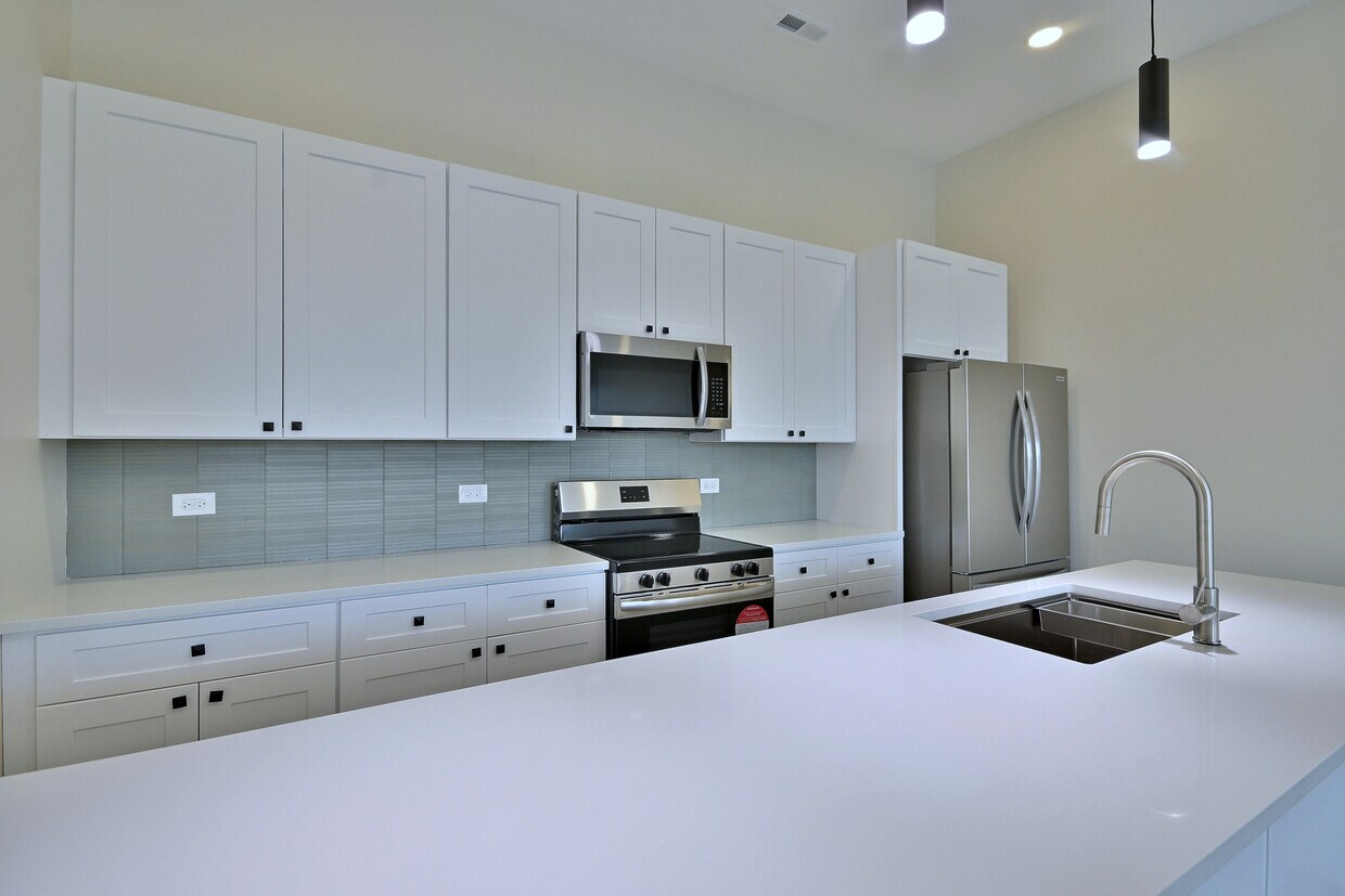 Foto principal - 7518 Madison St