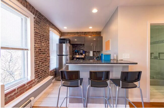 Foto del edificio - 12 S Russell St