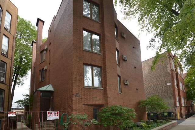 Building Photo - 632 W Wellington Ave