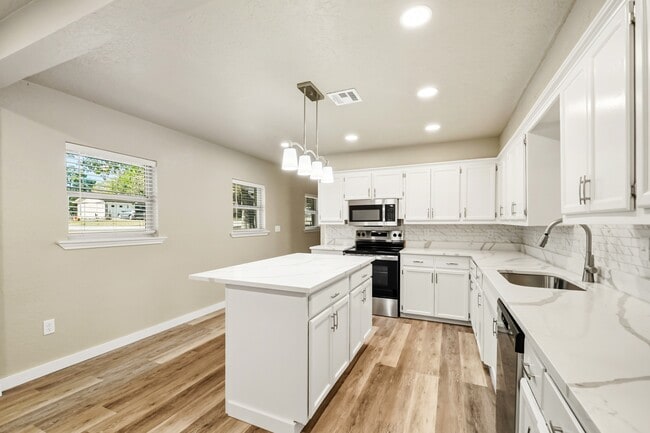 Building Photo - 243 Orchard St