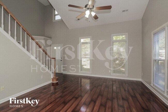 Foto del edificio - 7906 Trotter Rd
