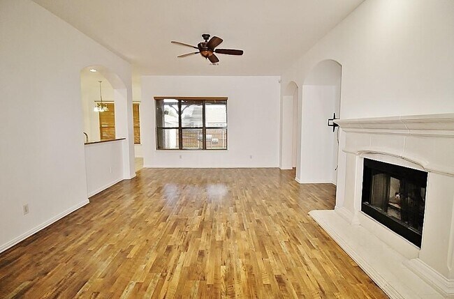 Building Photo - 5840 Somerton Dr