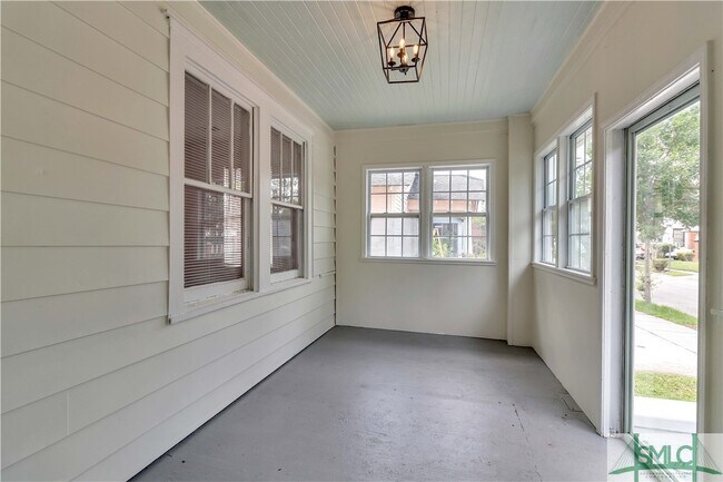 Building Photo - 1111 E 40th St