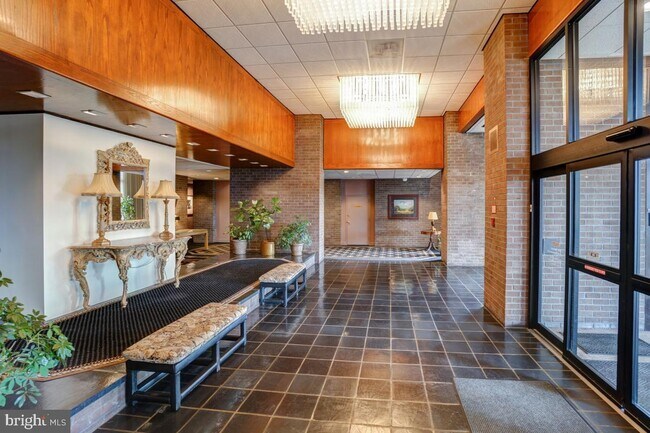 Foto del edificio - 1800 Old Meadow Rd