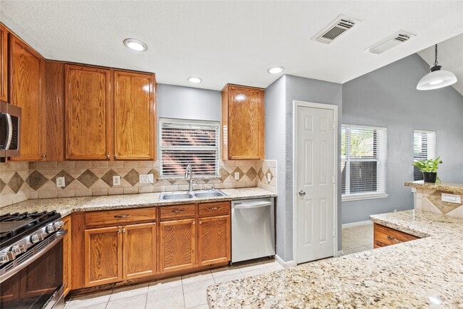 Building Photo - 16602 Grenada Falls Dr