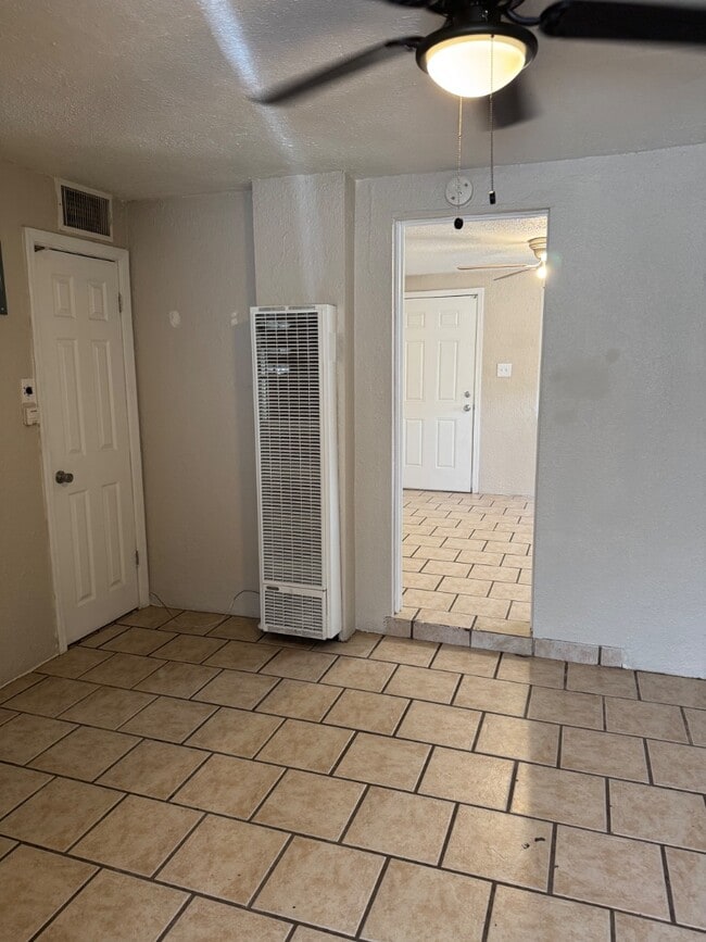 Building Photo - 302 W Flores St