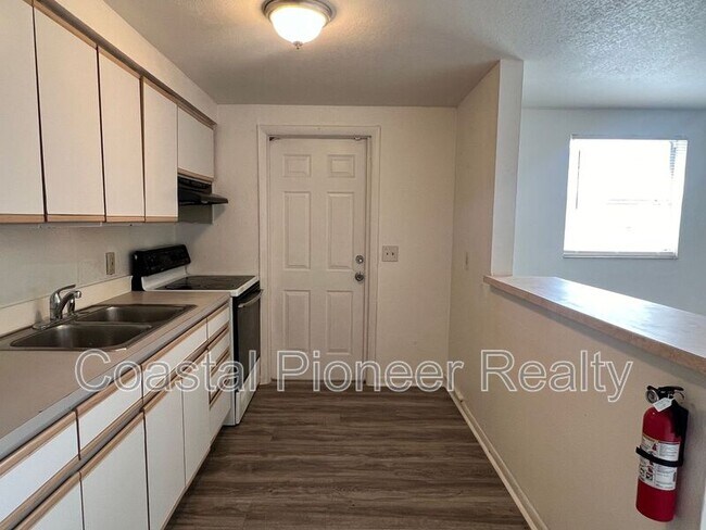 Photo - 1016 E Seneca Ave Apartment