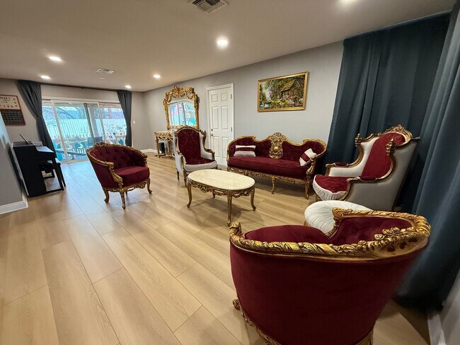 Foto del edificio - First time rental! 3 bed, 2 bath single story home