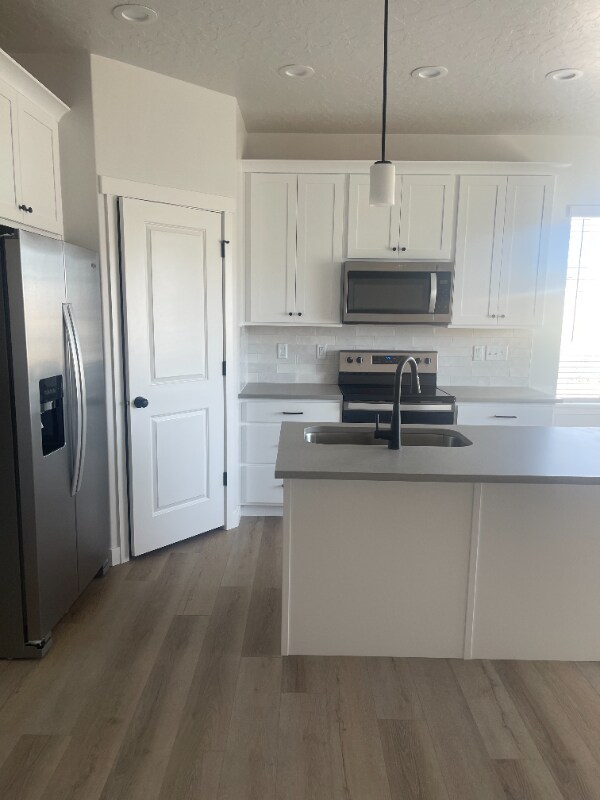 Foto del edificio - 894 N Hillcrest Rd