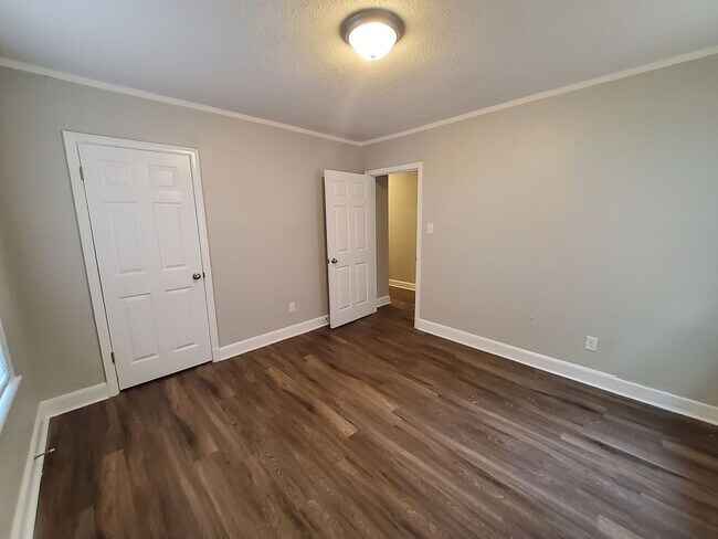 Building Photo - Introducing our fully renovated 2BR/1BA ho...