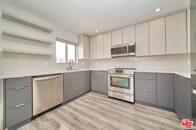 Building Photo - 425 S Willaman Dr