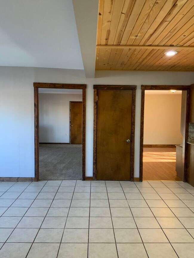 Building Photo - 6 br, 3 bath House - 10 MARTICVILLE RD