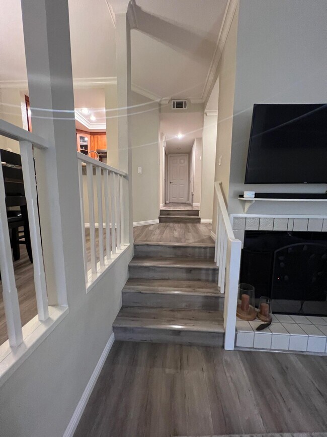 Building Photo - 285 Sumba Ct