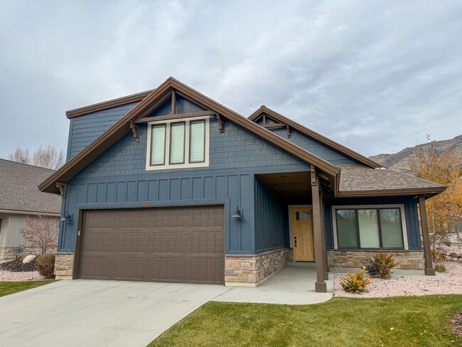 Building Photo - 5979 E Big Horn Pkwy