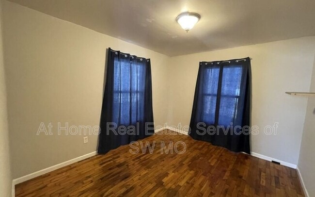 Building Photo - 2125 W Nichols St