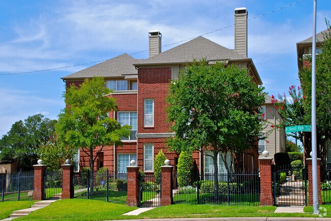 Building Photo - Townhomes of Remington Aim